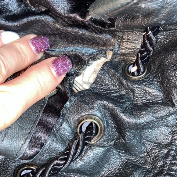 EUC SHIH by Stephanie Lin Black Leather drawstring Shoulder Bag - Picture 16 of 16